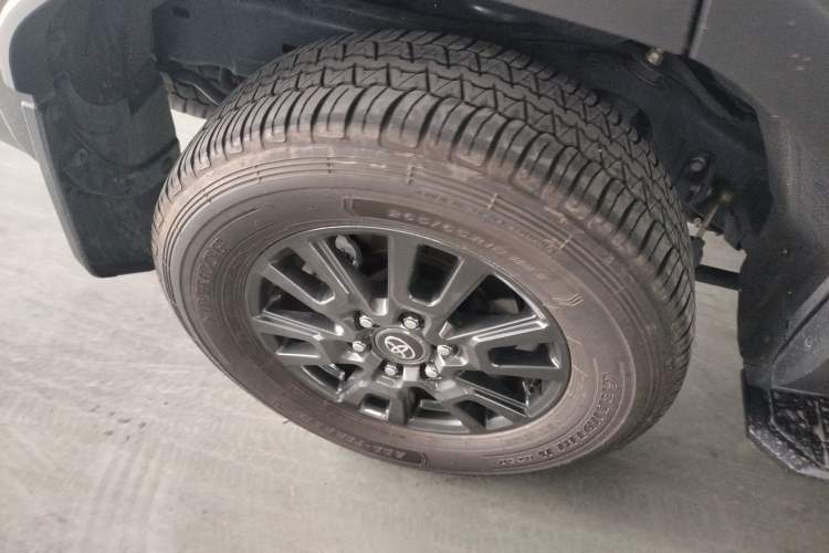 Used Toyota Prado 2024 2.4T All-Terrain TX Version 5 Seats Right Rear Wheel Hub