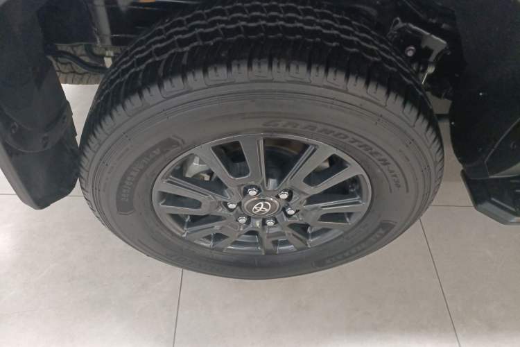 Used Toyota Prado 2024 2.4T All-Terrain TX Version 5 Seats Right Rear Wheel Hub