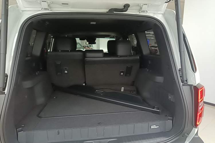 Used Toyota Prado 2024 2.4T All-Terrain TX Version 5 Seats Trunk