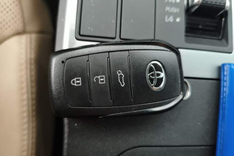 Used Toyota Prado 2024 2.4T All-Terrain TX Version 5 Seats Vehicle Key