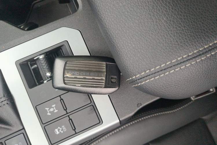 Used Toyota Prado 2024 2.4T All-Terrain TX Version 5 Seats Vehicle Key