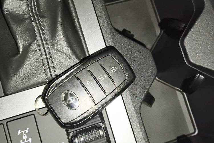 Used Toyota Prado 2024 2.4T All-Terrain TX Version 5 Seats Vehicle Key