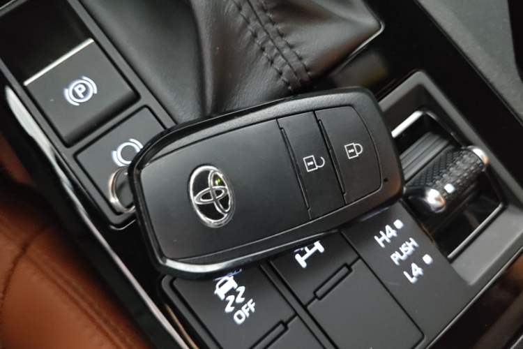 Used Toyota Prado 2024 2.4T Cross-Border BX Edition 5 Seats Vehicle Key