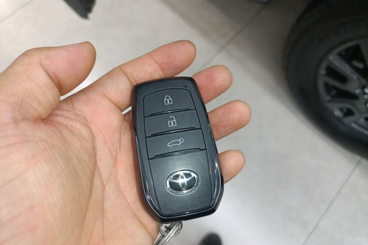 Used Toyota Prado 2024 2.4T All-Terrain TX Version 5 Seats Vehicle Key