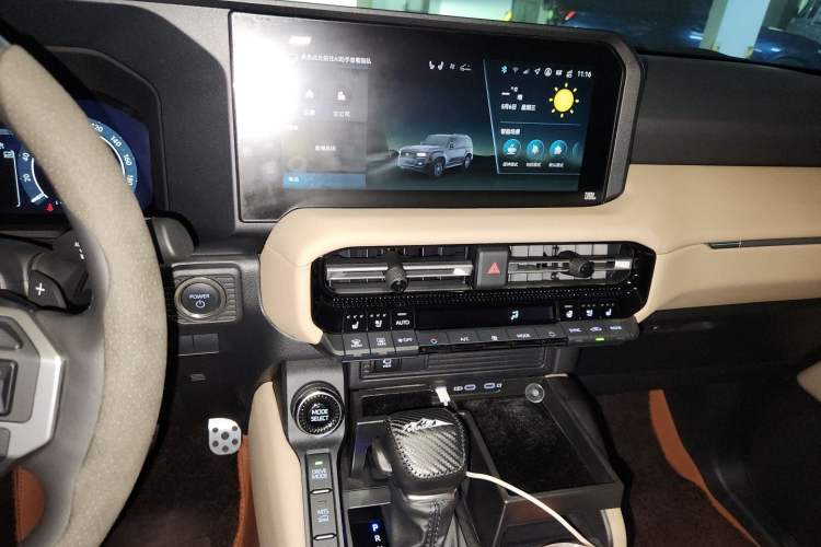 Used Toyota Prado 2025 2.4T Flagship VX Version 5 Seats Audio And AC Panel
