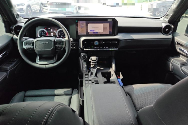 Used Toyota Prado 2025 2.4T Flagship VX Version 5 Seats Center Console