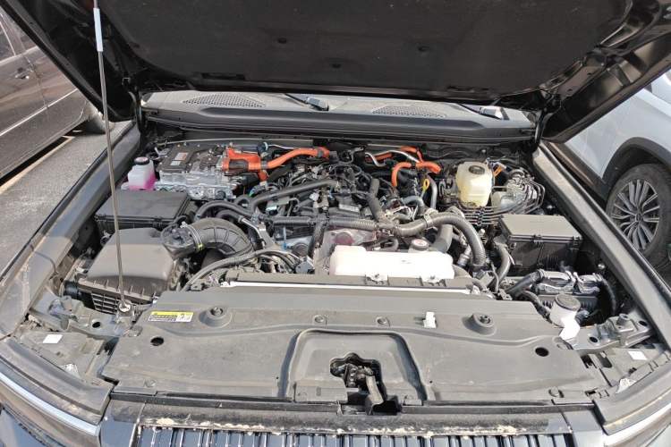 Used Toyota Prado 2025 2.4T Flagship VX Version 5 Seats Engine Bay