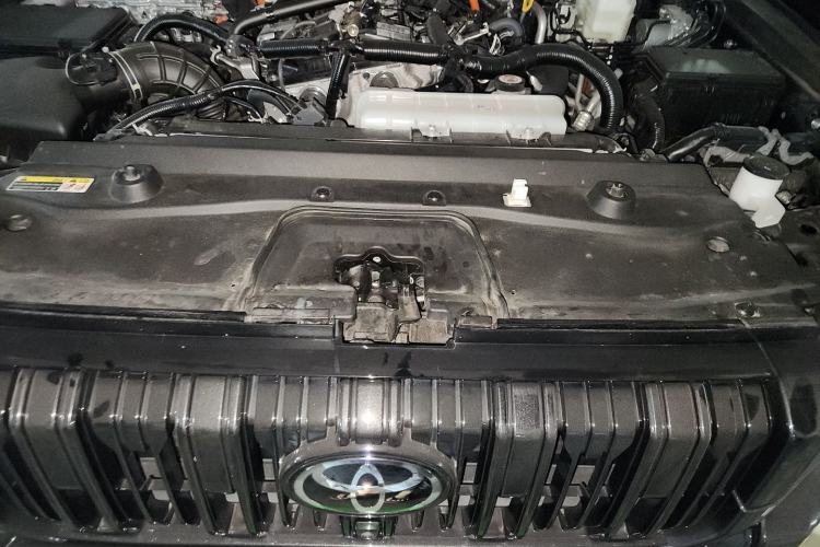 Used Toyota Prado 2025 2.4T Flagship VX Version 5 Seats Engine Bay
