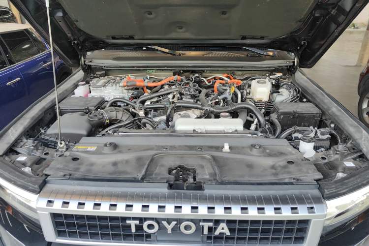 Used Toyota Prado 2025 2.4T All-Weather TX Version 5 Seats Engine Bay