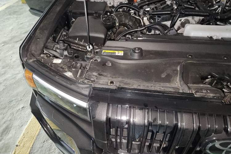 Used Toyota Prado 2025 2.4T Flagship VX Version 5 Seats Engine Bay Right