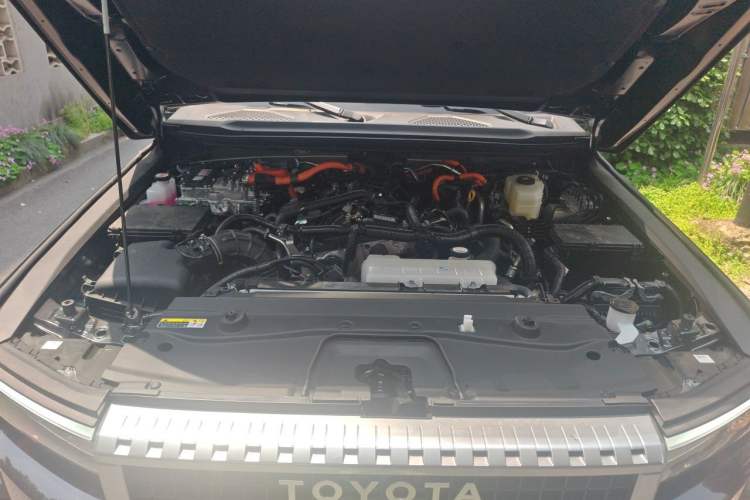 Used Toyota Prado 2025 2.4T All-Weather TX Version 5 Seats Engine Bay