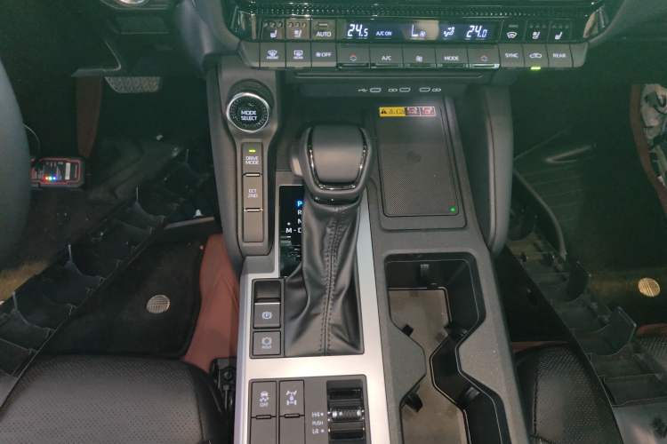 Used Toyota Prado 2025 2.4T All-Weather TX Version 5 Seats Gear Lever