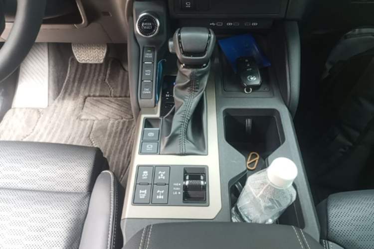 Used Toyota Prado 2025 2.4T Wilderness WX Edition 5 Seats Gear Lever