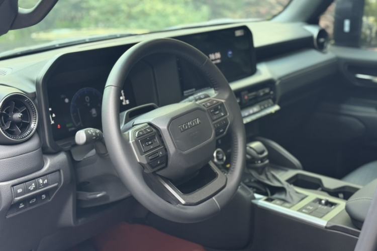 Used Toyota Prado 2025 2.4T All-Weather TX Version 5 Seats Interior 4