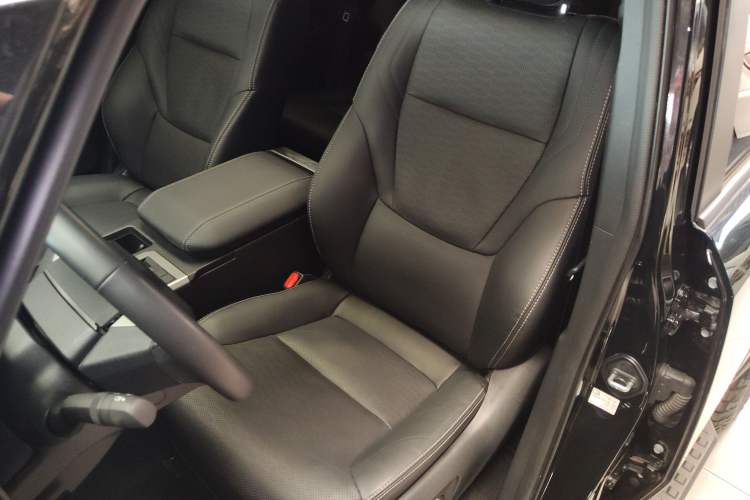 Used Toyota Prado 2025 2.4T All-Weather TX Version 5 Seats Left Front Seat