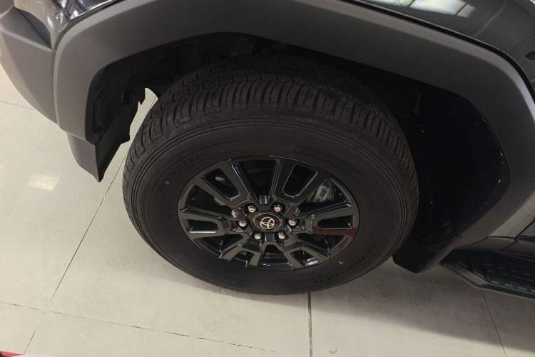 Used Toyota Prado 2025 2.4T All-Weather TX Version 5 Seats Left Front Wheel Hub