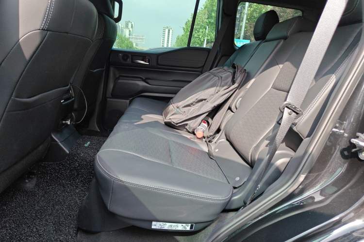 Used Toyota Prado 2025 2.4T Flagship VX Version 5 Seats Left Rear Seat