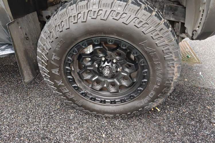 Used Toyota Prado 2025 2.4T All-Weather TX Version 5 Seats Right Front Wheel Hub