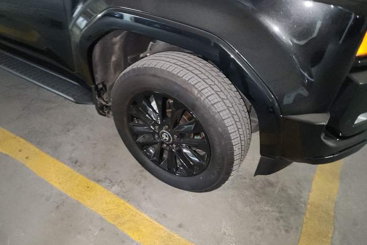Used Toyota Prado 2025 2.4T Flagship VX Version 5 Seats Right Front Wheel Hub