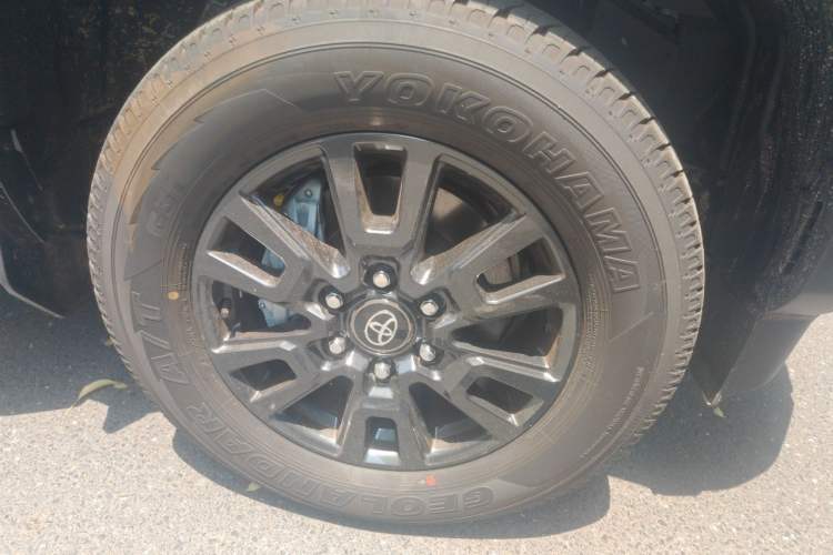 Used Toyota Prado 2025 2.4T All-Weather TX Version 5 Seats Right Front Wheel Hub