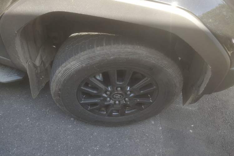 Used Toyota Prado 2025 2.4T All-Weather TX Version 5 Seats Right Front Wheel Hub