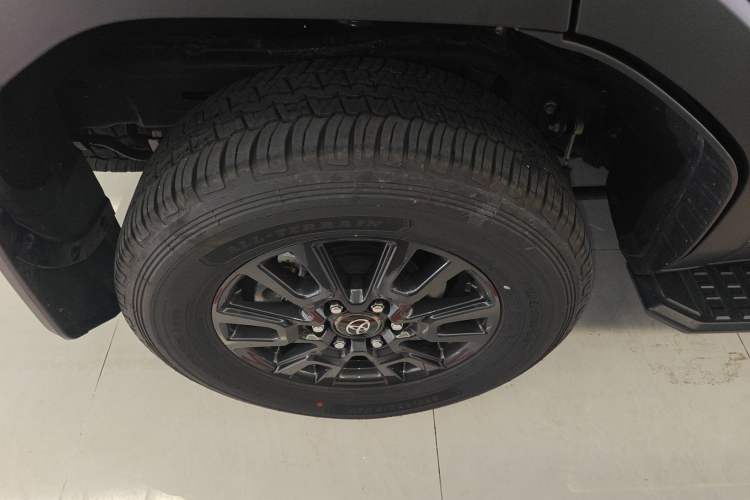 Used Toyota Prado 2025 2.4T All-Weather TX Version 5 Seats Right Rear Wheel Hub