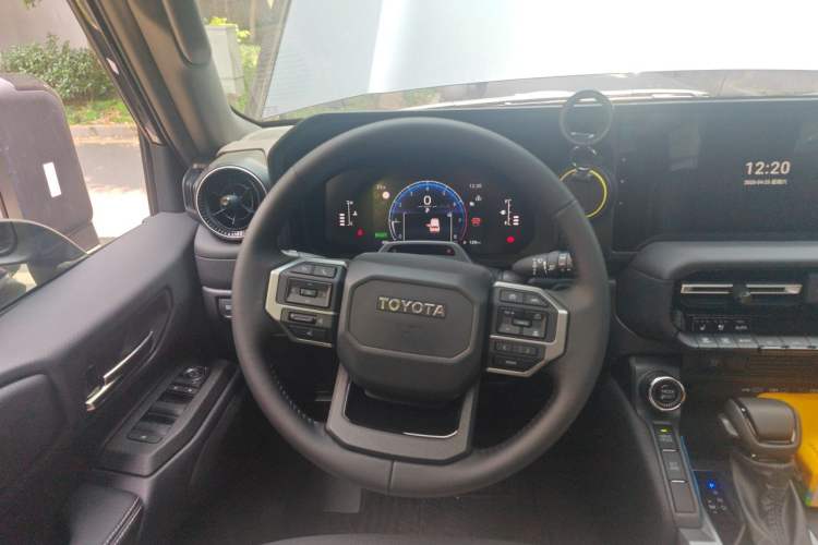 Used Toyota Prado 2025 2.4T All-Weather TX Version 5 Seats Steering Wheel