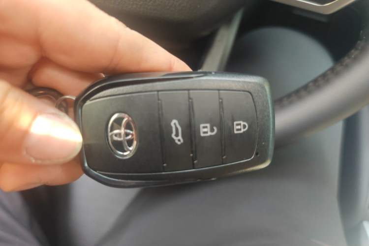 Used Toyota Prado 2025 2.4T All-Weather TX Version 5 Seats Vehicle Key