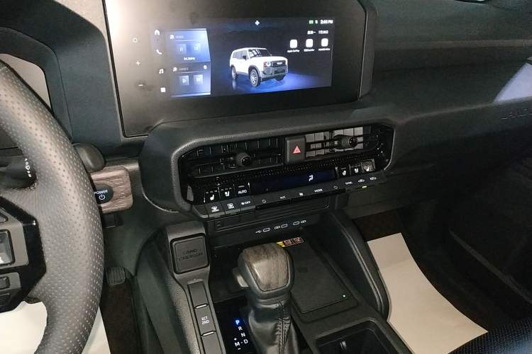 Used Toyota Prado 2025 2.4T Cross-Border BX Edition 5 Seats Audio And AC Panel