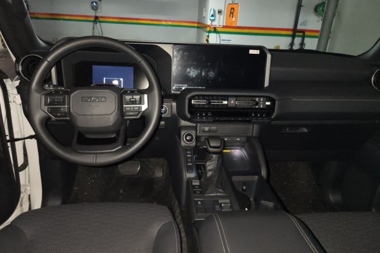 Used Toyota Prado 2025 2.4T All-Weather TX Version 5 Seats Center Console