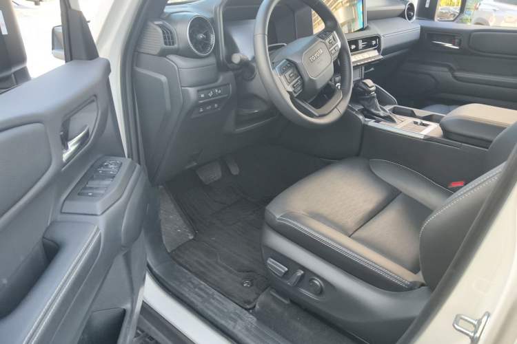 Used Toyota Prado 2025 2.4T All-Weather TX Version 5 Seats Driver Seat