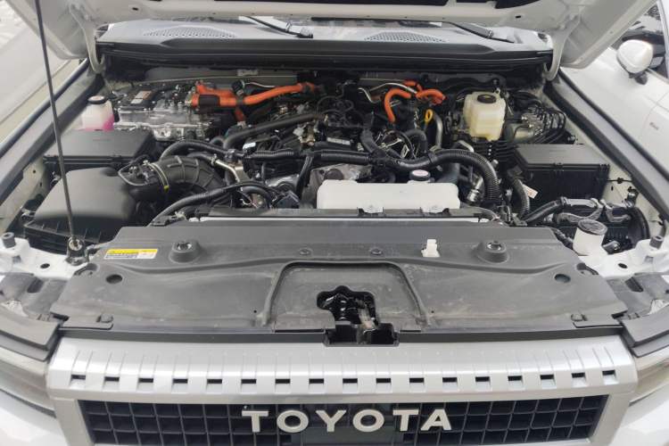 Used Toyota Prado 2025 2.4T All-Weather TX Version 5 Seats Engine Bay