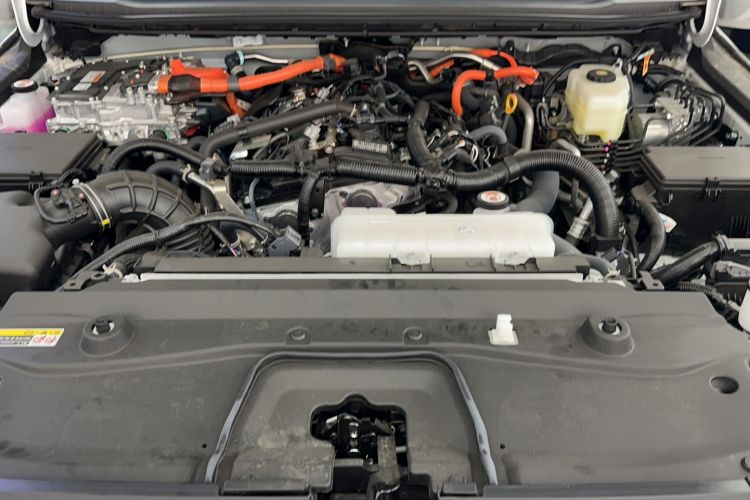 Used Toyota Prado 2025 2.4T All-Weather TX Version 5 Seats Engine Bay