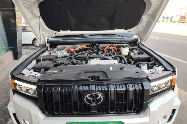 Used Toyota Prado 2025 2.4T Flagship VX Version 5 Seats Engine Bay