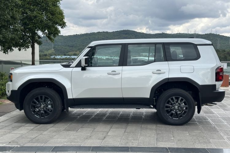 Used Toyota Prado 2025 2.4T All-Weather TX Version 5 Seats Exterior 3