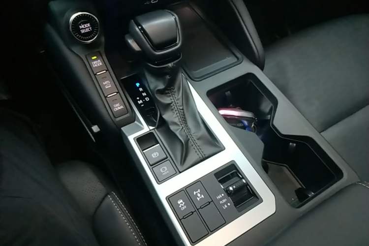 Used Toyota Prado 2025 2.4T All-Weather TX Version 5 Seats Gear Lever