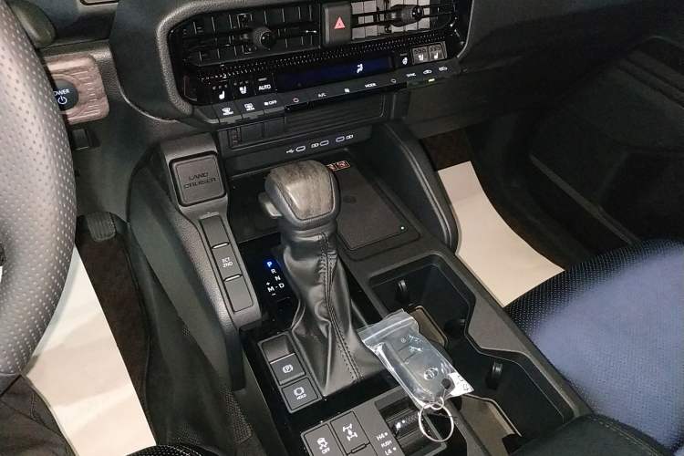 Used Toyota Prado 2025 2.4T Cross-Border BX Edition 5 Seats Gear Lever
