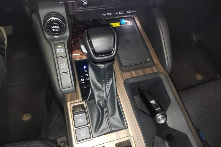 Used Toyota Prado 2025 2.4T All-Weather TX Version 5 Seats Gear Lever