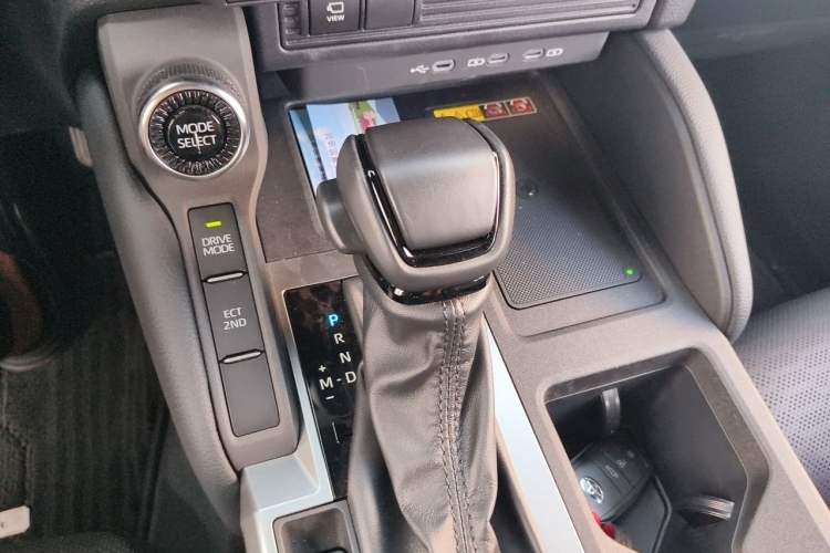 Used Toyota Prado 2025 2.4T All-Weather TX Version 5 Seats Gear Lever