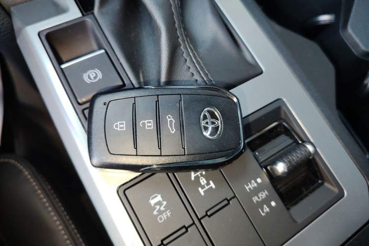 Used Toyota Prado 2025 2.4T Flagship VX Version 5 Seats Interior 1