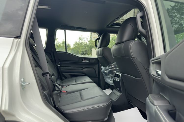 Used Toyota Prado 2025 2.4T All-Weather TX Version 5 Seats Interior 10