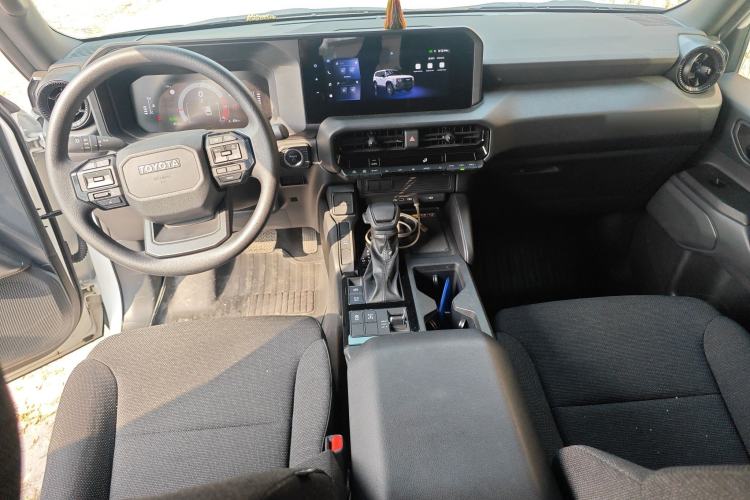 Used Toyota Prado 2025 2.4T Cross-Border BX Edition 5 Seats Interior 2