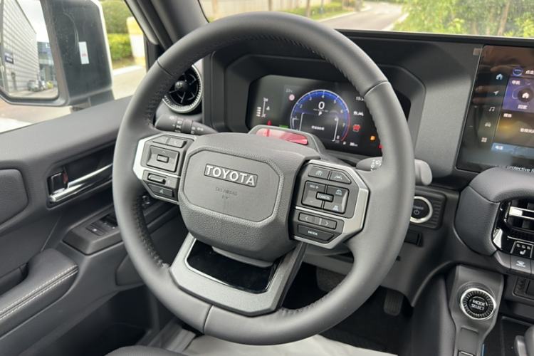 Used Toyota Prado 2025 2.4T All-Weather TX Version 5 Seats Interior 2