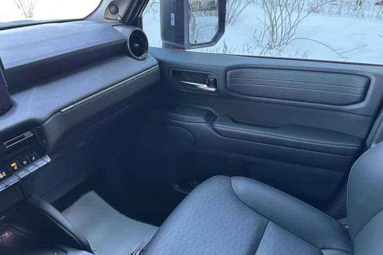 Used Toyota Prado 2025 2.4T Flagship VX Version 5 Seats Interior 2