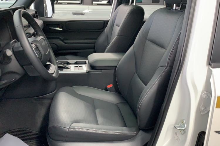 Used Toyota Prado 2025 2.4T All-Weather TX Version 5 Seats Interior 3