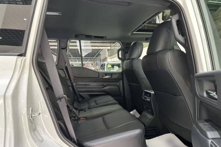 Used Toyota Prado 2025 2.4T All-Weather TX Version 5 Seats Interior 5