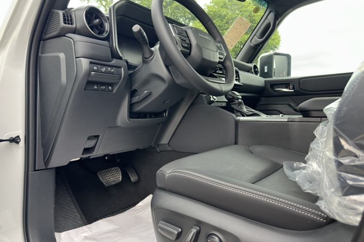 Used Toyota Prado 2025 2.4T All-Weather TX Version 5 Seats Interior 5