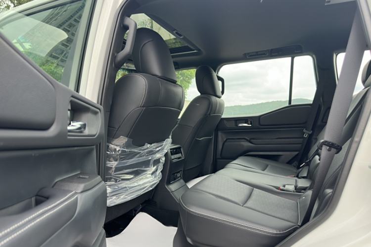 Used Toyota Prado 2025 2.4T All-Weather TX Version 5 Seats Interior 7