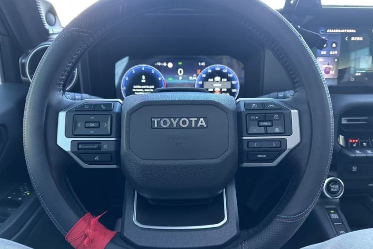 Used Toyota Prado 2025 2.4T Flagship VX Version 5 Seats Interior 9