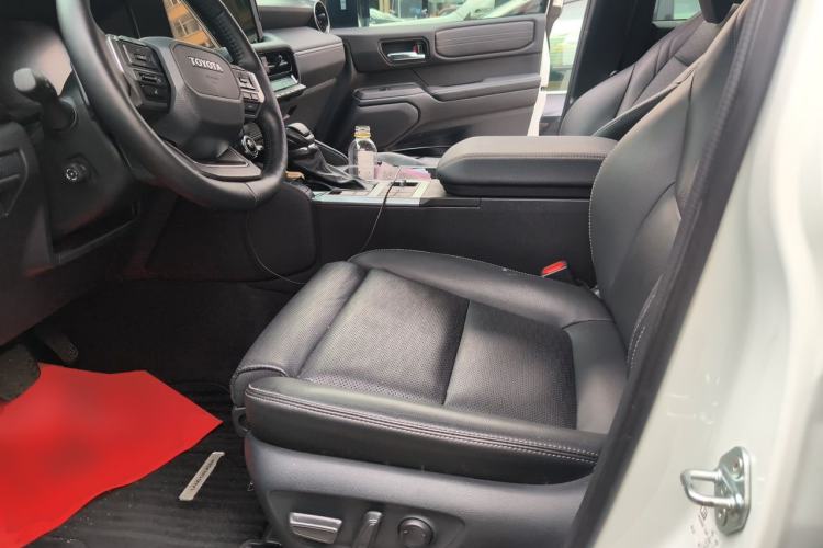 Used Toyota Prado 2025 2.4T Flagship VX Version 5 Seats Left Front Seat